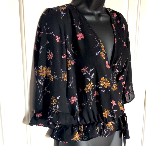 Sienna Sky Tops - SIENNA SKY 🌸 BLACK FLORAL FAUX WRAP BLOUSE TOP Size Women’s S